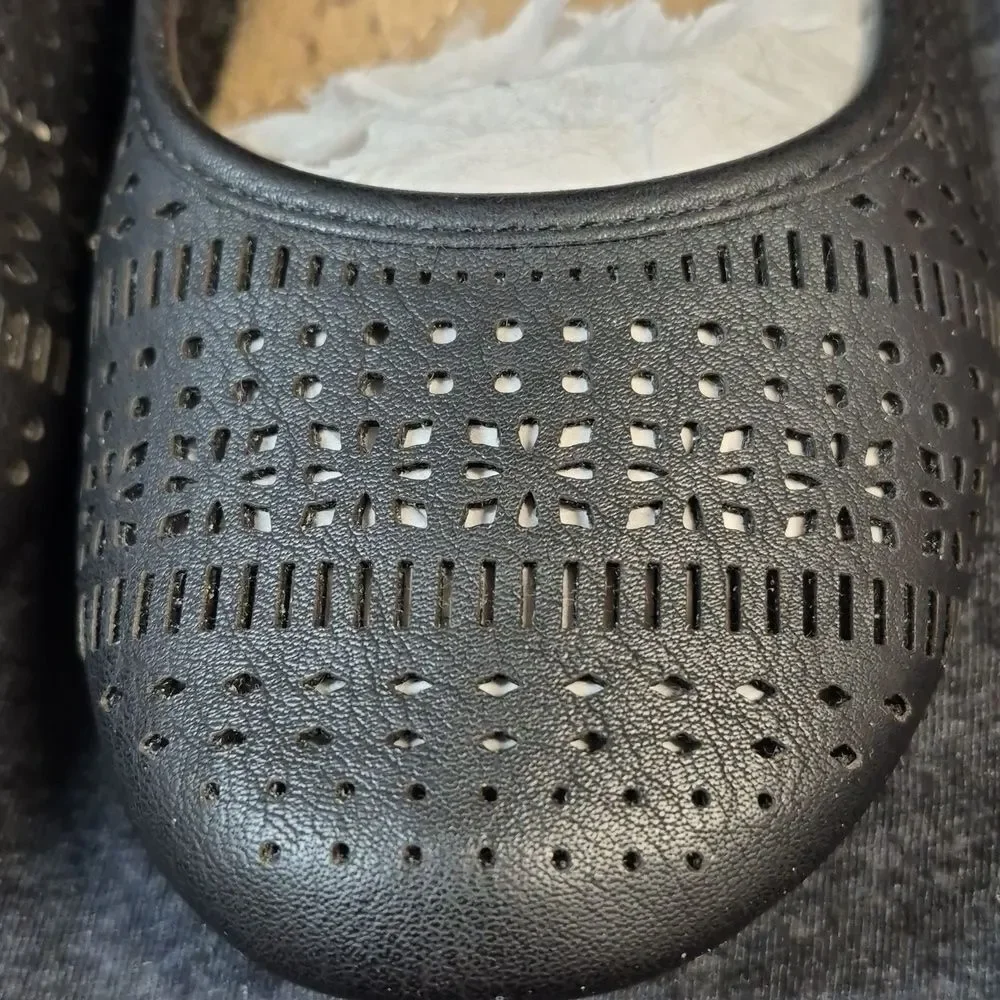 Croft And Barrow 8m Black Eyelet Flats - NWOT